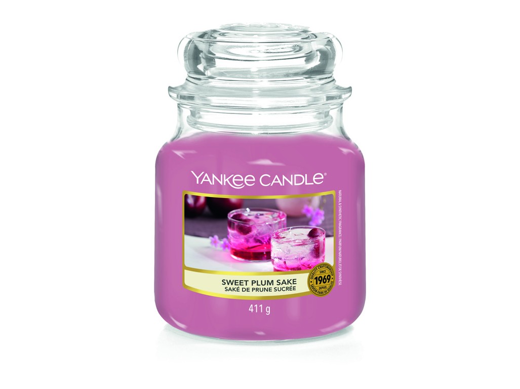 Yankee Candle Aromatická svíčka Classic střední Sweet Plum Sake 411 g