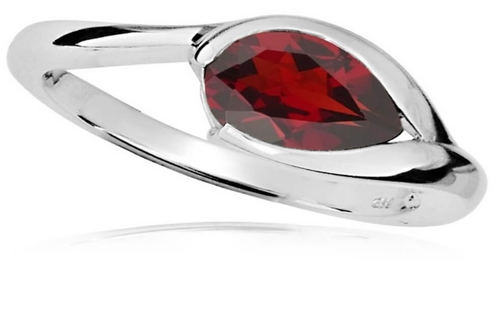 MOISS Elegantný strieborný prsteň s červeným granátom RG000 52 mm
