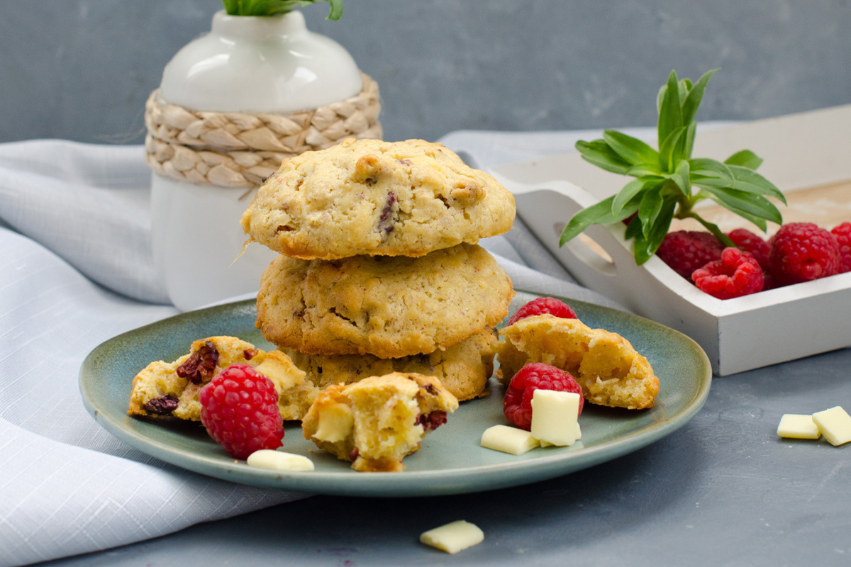 Malinové cookies s bielou čokoládou