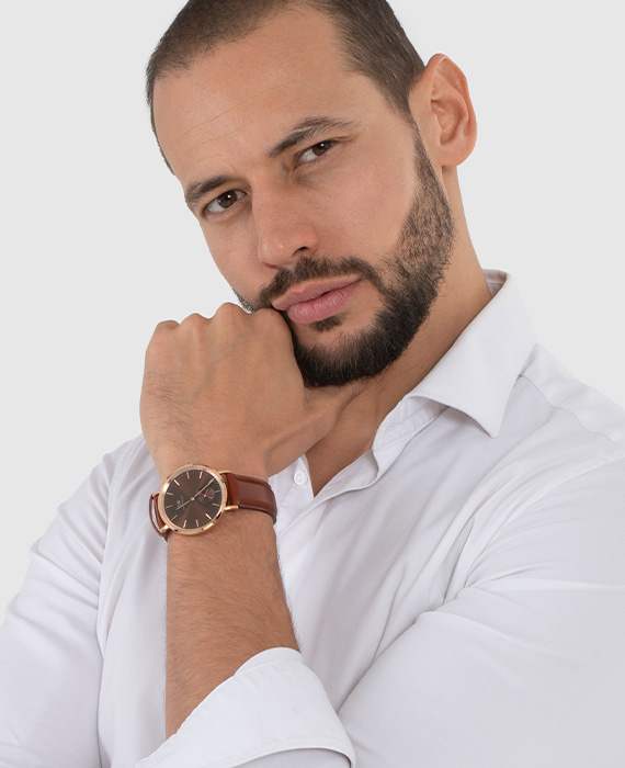 Model s hodinkami Daniel Wellington