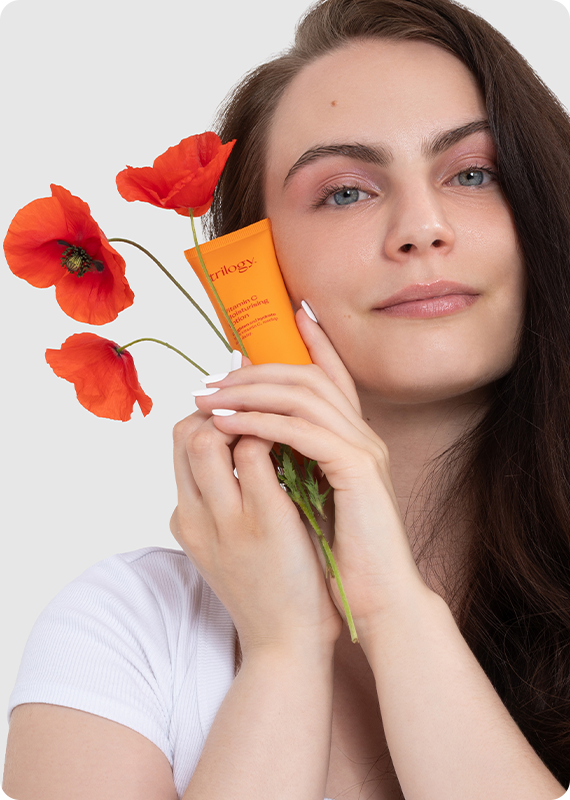 Modelka s pleťovým mlékem s Vitamin C Trilogy