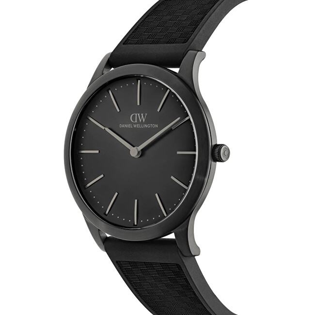 Daniel Wellington Pathfinder 39 Black-Rubber Black DW00100981