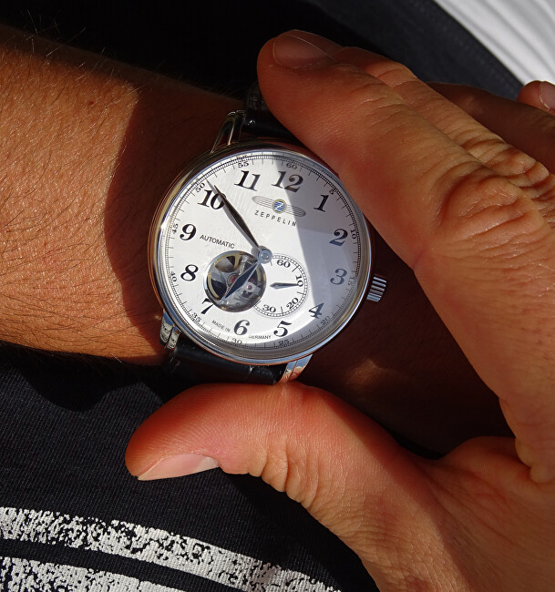 LZ 127 Graf Zeppelin Automatic 7666-1