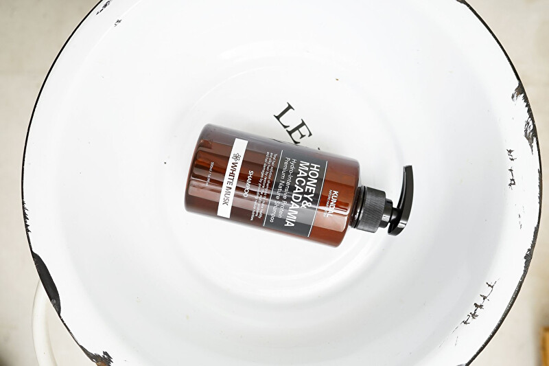 Hydratační šampon Honey & Macadamia White Musk (Pure Natural Balancing Refreshing Shampoo)
