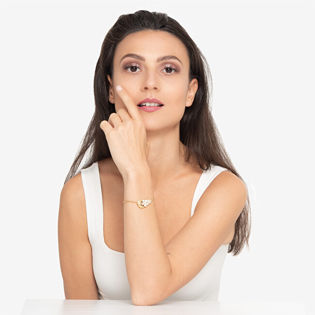 Guess Něžný pozlacený náramek s květinami Lily JUBB05106JWYG