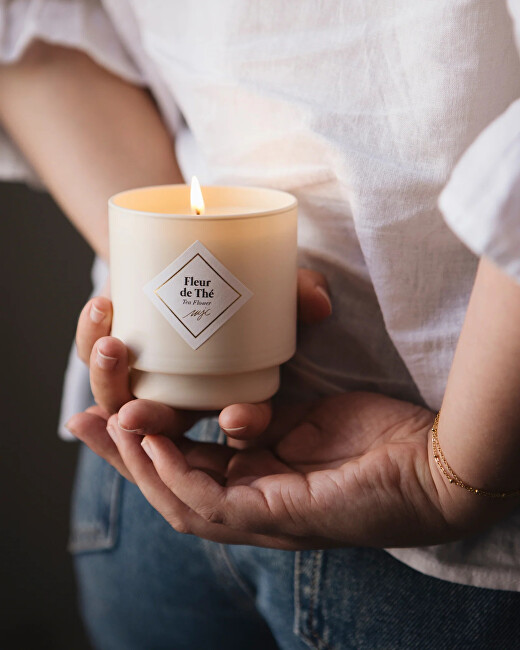 My Jolie Candle Vonná svíčka 36h s náramkem Gold Les Surprenantes Čajovníkový květ 320277