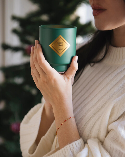 My Jolie Candle Vonná svíčka 40h s náramkem My Jolie Candle Village Posněžená jedle 320162