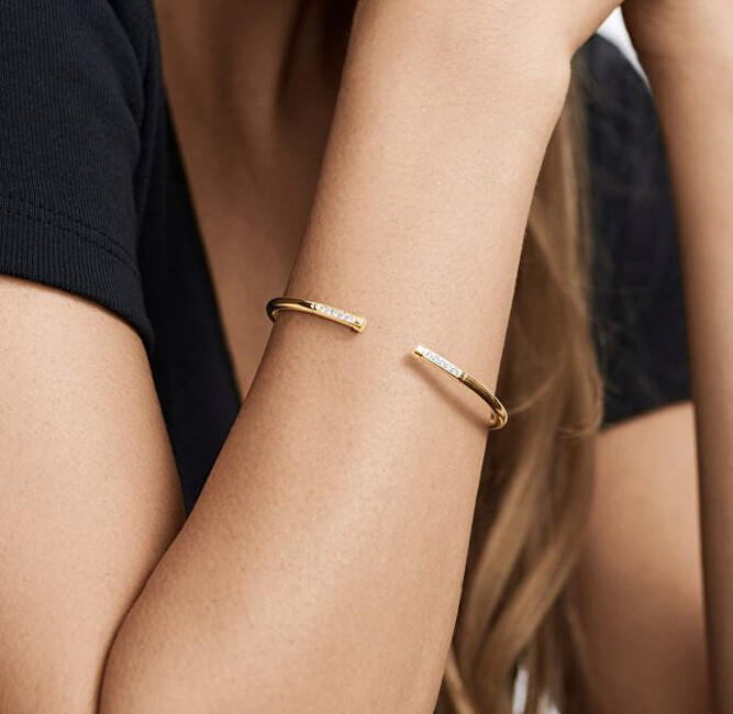 Tommy Hilfiger Pozlacený pevný náramek s krystaly TH2780251
