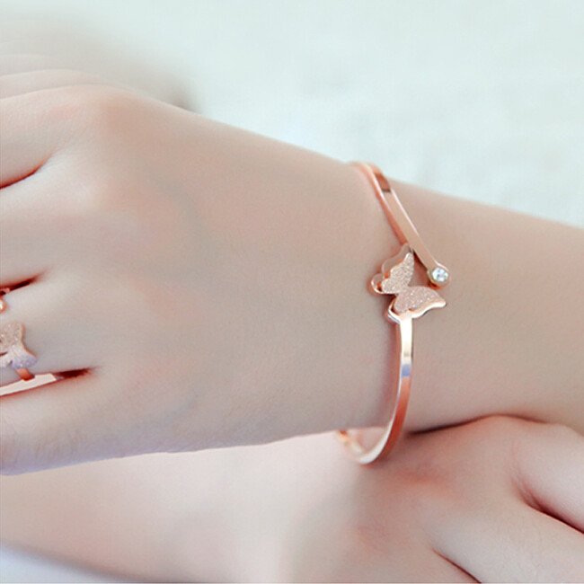 Troli Romantický motýlie náramok Metal Butterfly KBS-154-SIL strieborná