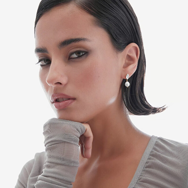 Victoria Cruz Třpytivé pozlacené náušnice s barokní perlou Purpose A4657-07DT