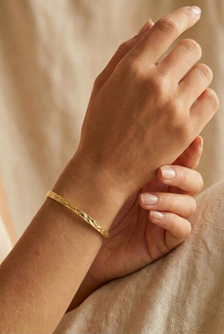 Victoria Walls Pevný pozlacený náramek Velmira Gold VWB260663G