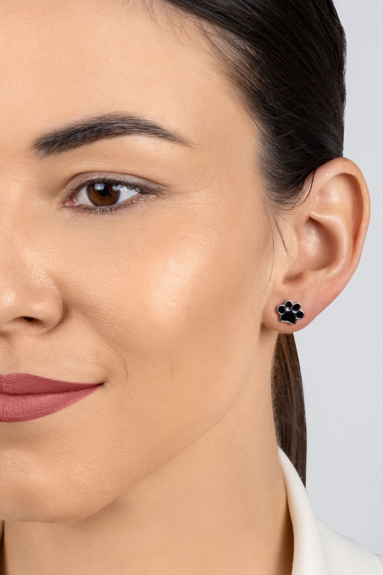 Slušivé strieborné náušnice Labky EA1100WBC | Vivantis.sk - Hello Gorgeous!