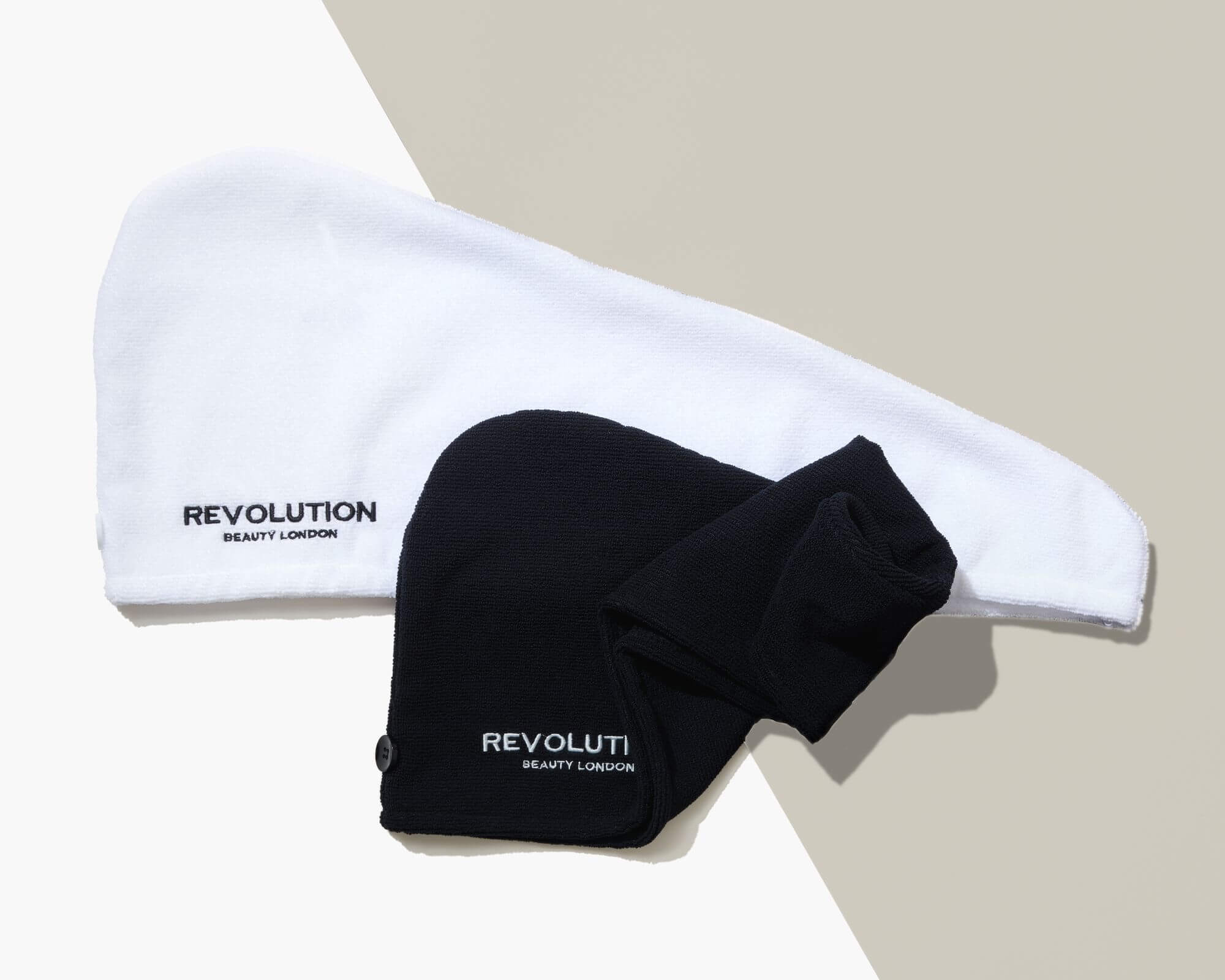 Levně Revolution Haircare Elastický turban na vlasy (Microfibre Hair Wrap) Koralová/bílá