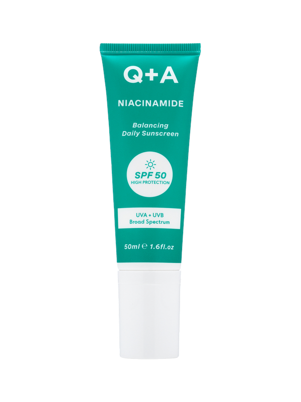 Q+A Ochranný pleťový krém s niacínamidom SPF 50 Niacinamide (Balancing Daily Sunscreen) 50 ml