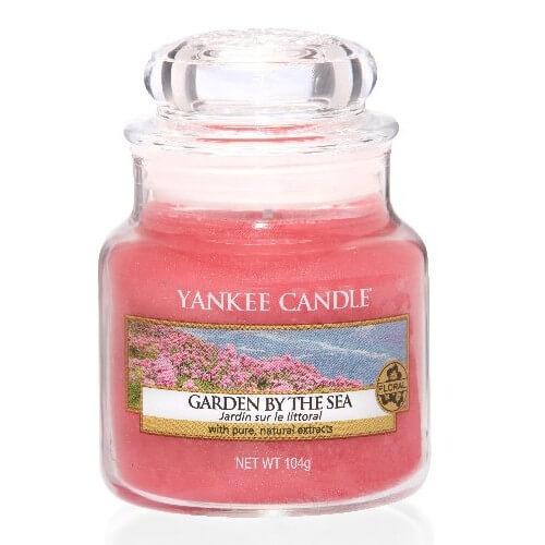 Levně Yankee Candle Aromatická svíčka Classic malá Garden By The Sea 104 g