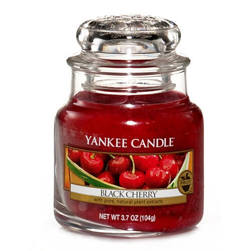 Levně Yankee Candle Vonná svíčka Classic malá Black Cherry 104 g