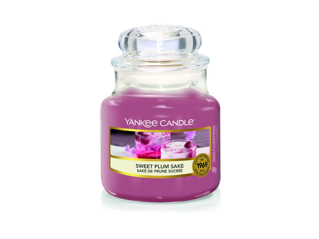 Yankee Candle Aromatická svíčka Classic malá Sweet Plum Sake 104 g