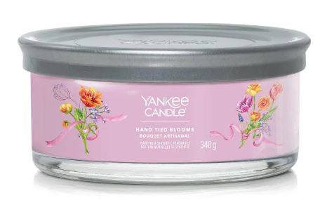 Levně Yankee Candle Aromatická svíčka Signature tumbler střední Hand Tied Blooms 340 g