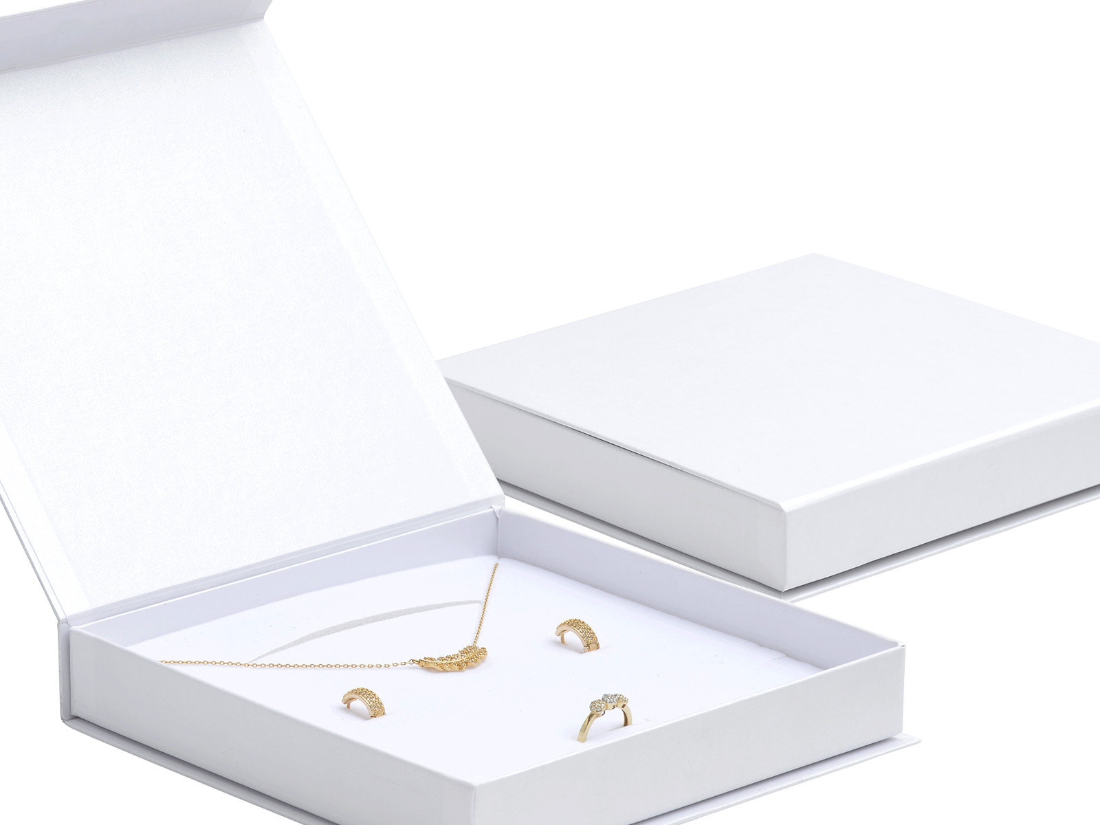 JK Box Bílá dárková krabička na soupravu šperků VG-10/AW