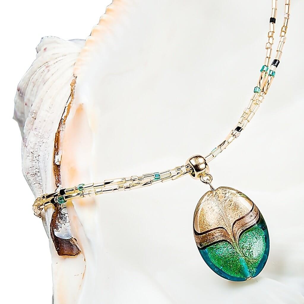 Lampglas Elegantný dámsky náhrdelník Green Sea World s perlou Lampglas s 24 karátovým zlatom a avanturín NP26
