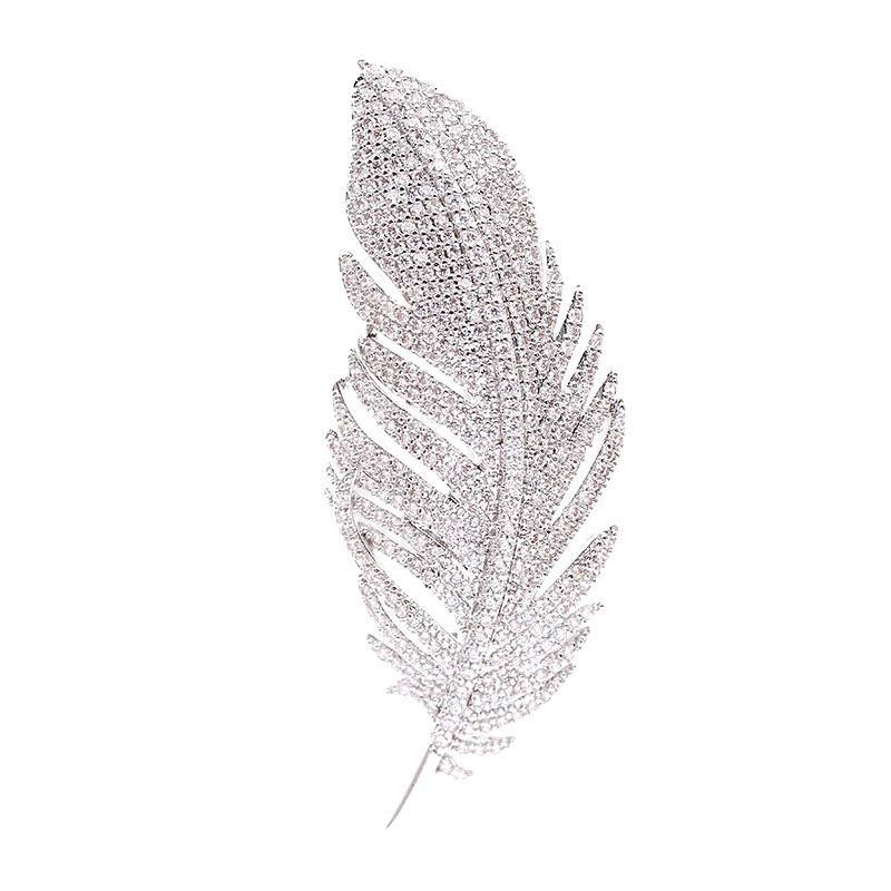 Troli Elegantní třpytivá brož Peříčko Silver