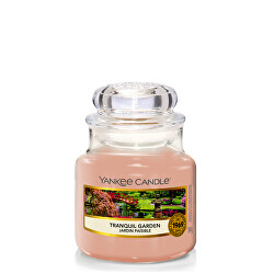 Aromatická sviečka Classic malá Tranquil Garden 104 g