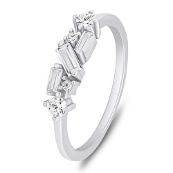 Okouzlující stříbrný prsten s kubickými zirkony RI071W