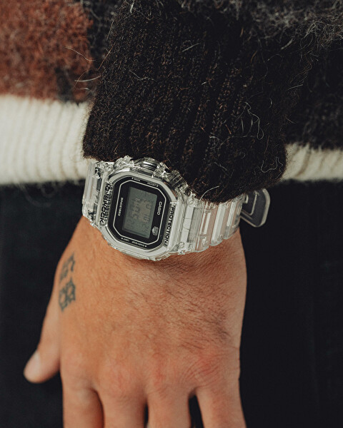 G-SHOCK 40th Anniversary CLEAR Remix DW-5040RX-7ER (322)