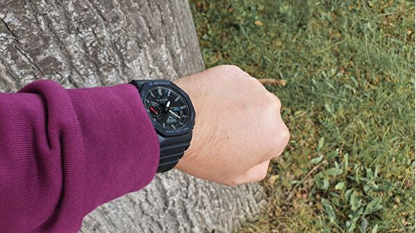 G-Shock Original Carbon Core Guard Bluetooth Solar GA-B2100-1AER (666)