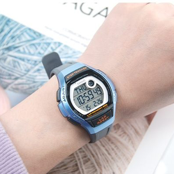 Casio Sportuhren für Damen LWS-2000H-2AVEF (631) | Vivantis - Von  Handtasche bis Parfum