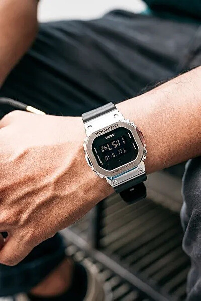 The G/G-SHOCK GM-5600-1ER (322)