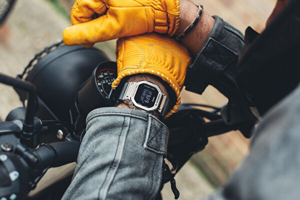 The G/G-SHOCK GM-5600-1ER (322)