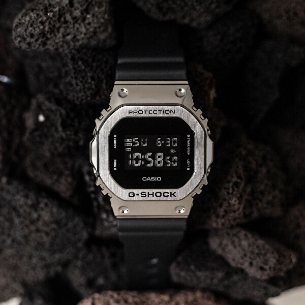 The G/G-SHOCK GM-5600-1ER (322)
