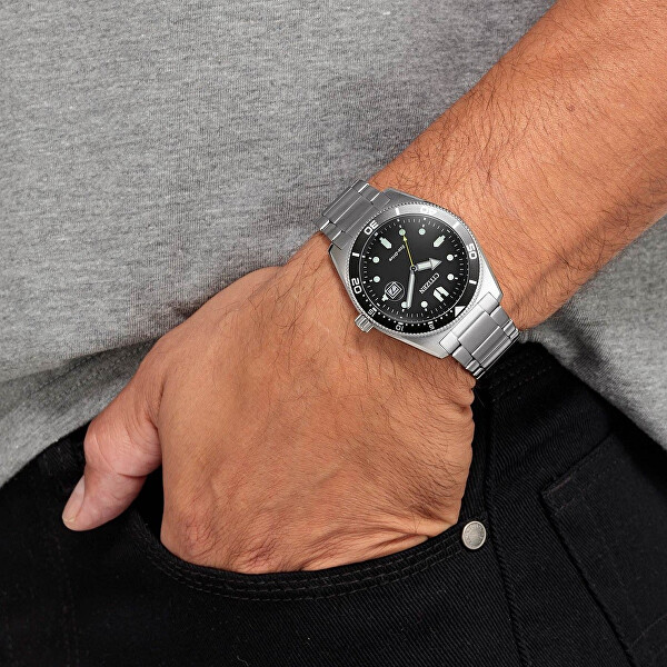 2. JAKOST - Eco-Drive AW1760-81E