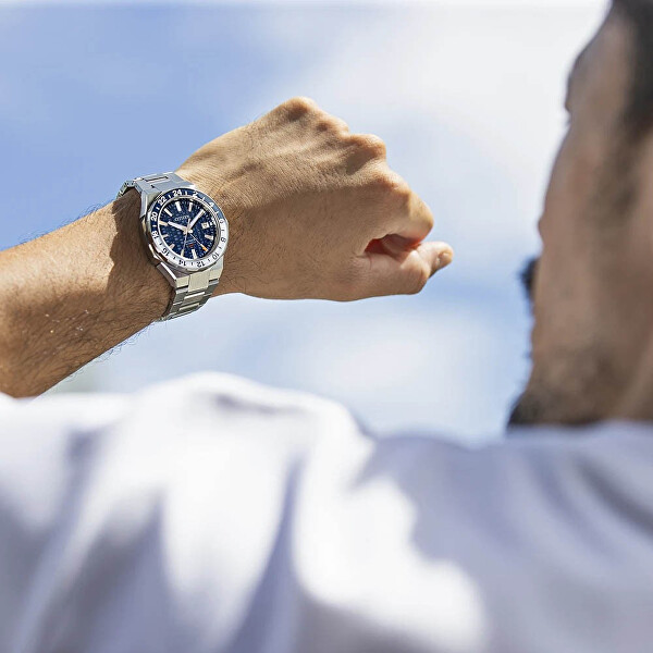 Series 8 GMT Automatic NB6034-58L