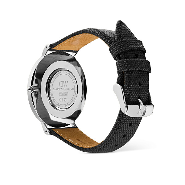 Classic 36 Black Canvas White S DW00100946