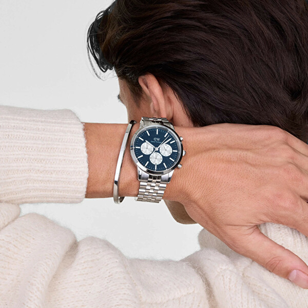 Iconic 42 Chronograph Arch 5-Link Arctic Panda Silver DW00100874