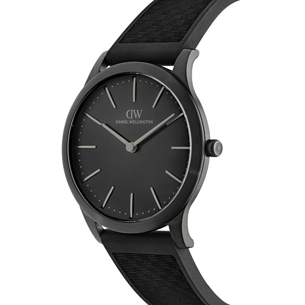 Pathfinder 39 Black-Rubber Black DW00100981