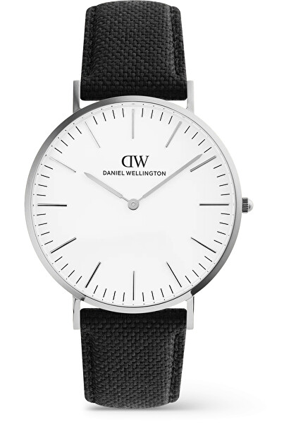 Classic 36 Black Canvas White S DW00100946
