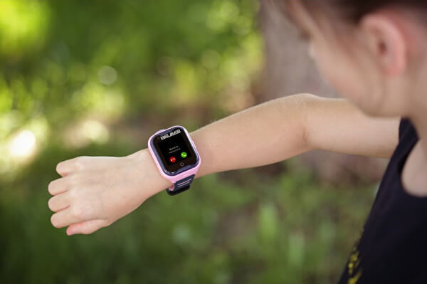 LK 709 4G rosa - orologio per bambini con localizzatore GPS, videochiamata