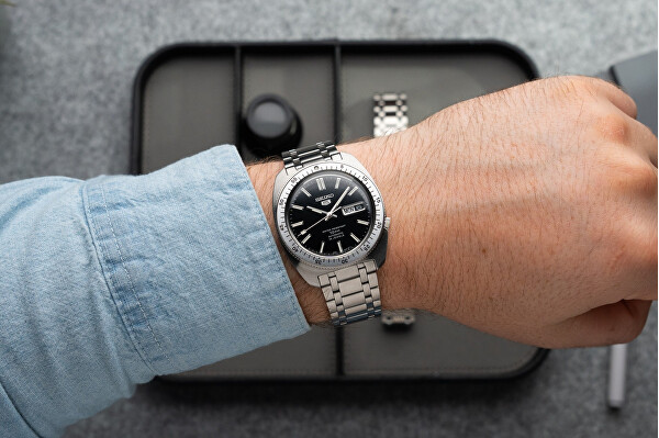 5 Sports Automatic SRPL93K1 SKX Heritage Design Re-creation Gene Kranz Limited Edition 9999pcs