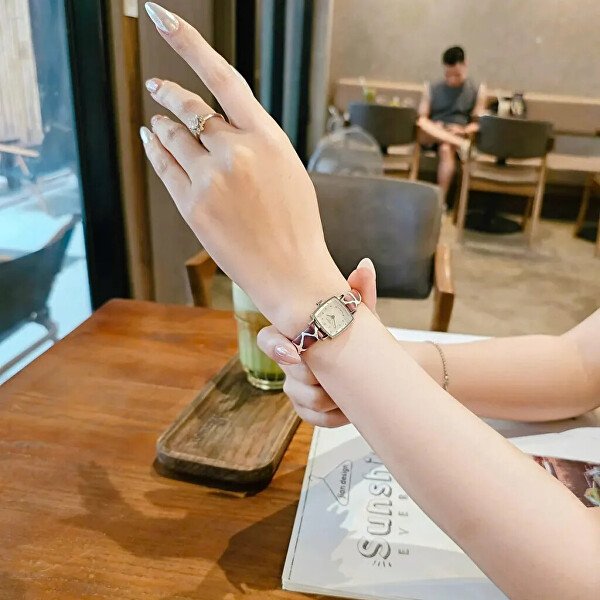 Lovely Square T058.109.17.036.00