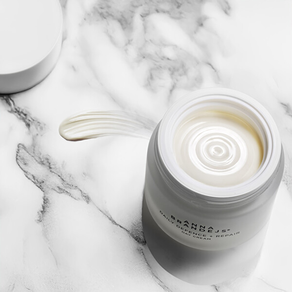 Denní omlazující krém Daily Defence + Repair (Day Cream) 50 ml