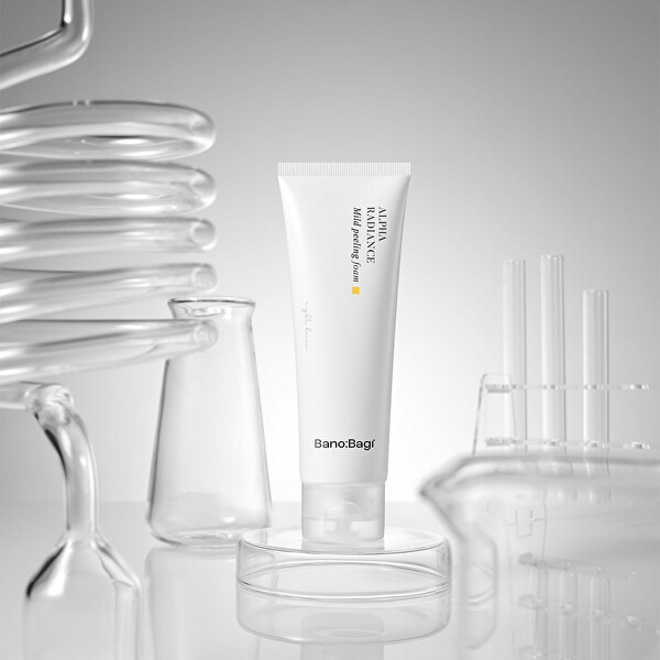 Čisticí pleťová pěna pro citlivou a aknózní pleť Alpha Radiance (Mild Peeling Foam) 120 ml