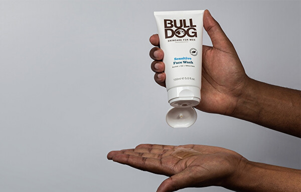 Gel de curățare pentru ten sensibil pentru bărbațiBulldog Sensitive Face Wash 150 ml