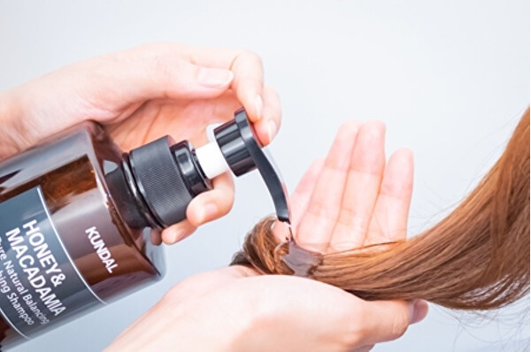 Hydratační šampon Honey & Macadamia Amber Vanilla (Pure Natural Balancing Refreshing Shampoo)