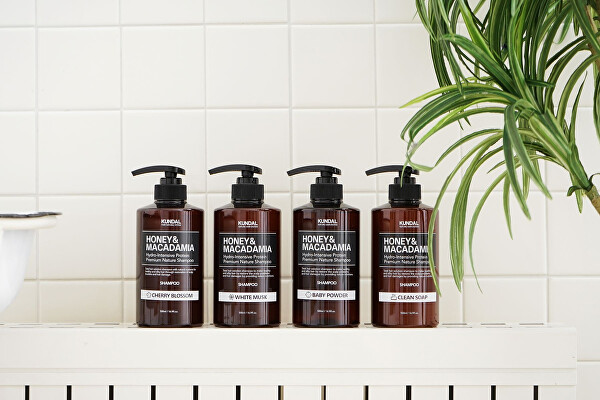 Přírodní hydratační šampon Honey & Macadamia Cherry Blossom (Nature Shampoo)