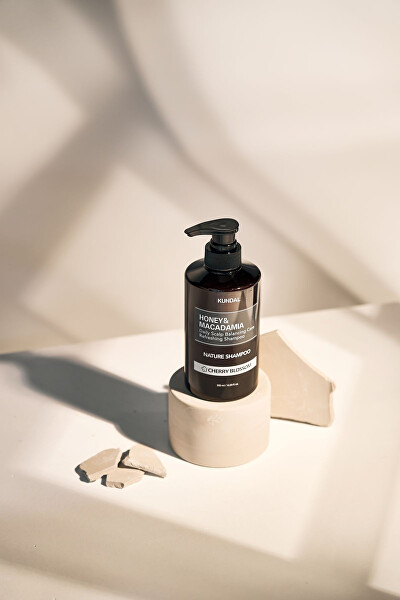 Přírodní hydratační šampon Honey & Macadamia Cherry Blossom (Nature Shampoo)