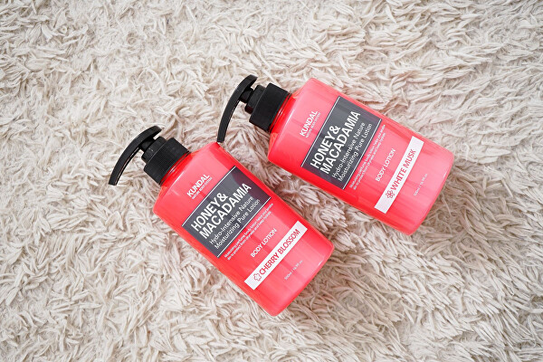 Vyživující tělové mléko Honey & Macadamia Cherry Blossom (Body Lotion) 500 ml