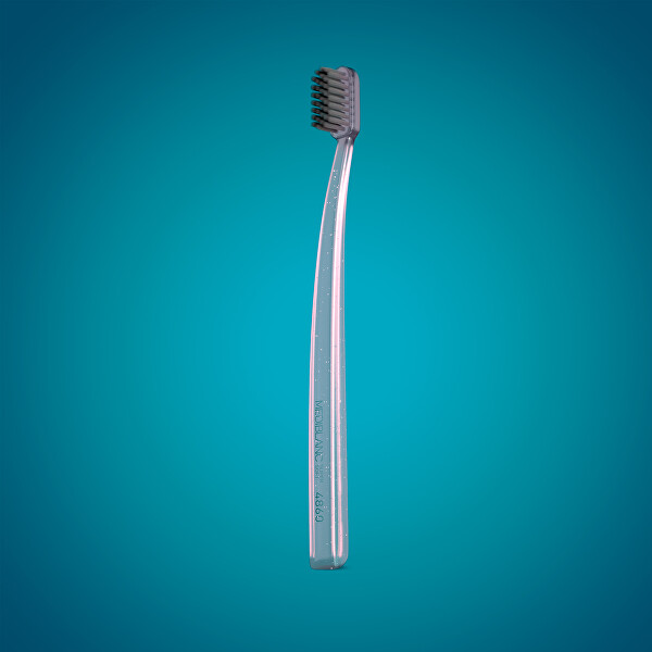 Zubní kartáček s uhlíkovými štětinami 4 ks